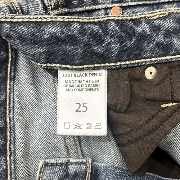 Just Black Mid Rise Rolled Cuff Lightly Distressed Jeans Size 25 - Picture 8 of 9